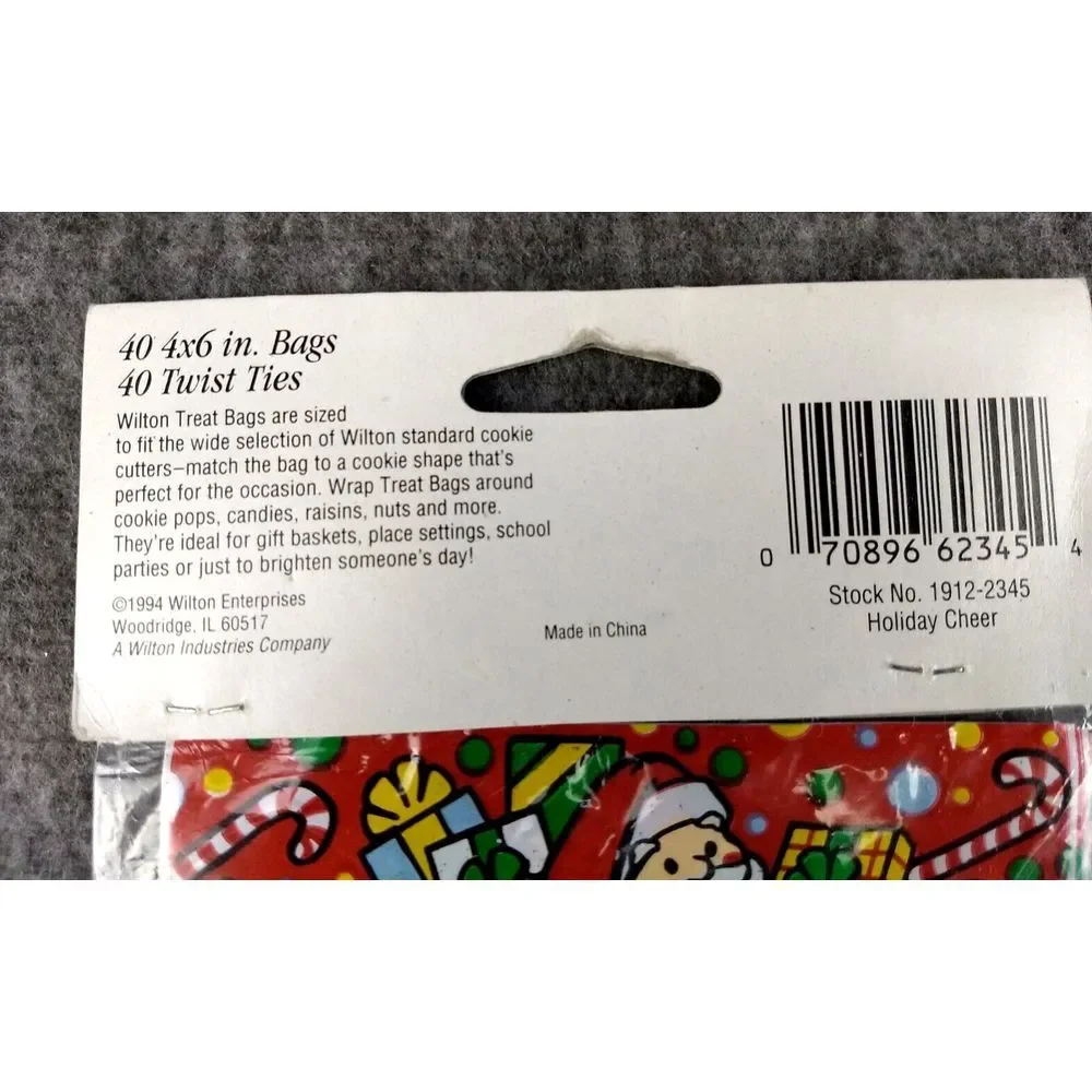 Wilton Baking Lot/3 - Candy Melting Pot Christmas Cookie Mold & Gift Treat Bags‎